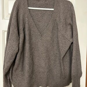 Old Navy Gray V-Neck Sweater Classic Knit